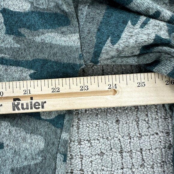 Carve Design Top Womens Size L Large Green Pullover Long Sleeve Camo V-Neck - Picture 5 of 9